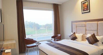 Hotel Bliss ON CHANDIGARH MOHALI MANALI AMRITSAR HIGHWAY Room Type - SUPER DELUXE ROOM Hotel Bliss ON CHANDIGARH MOHALI MANALI AMRITSAR HIGHWAY Room Type - SUPER DELUXE ROOM