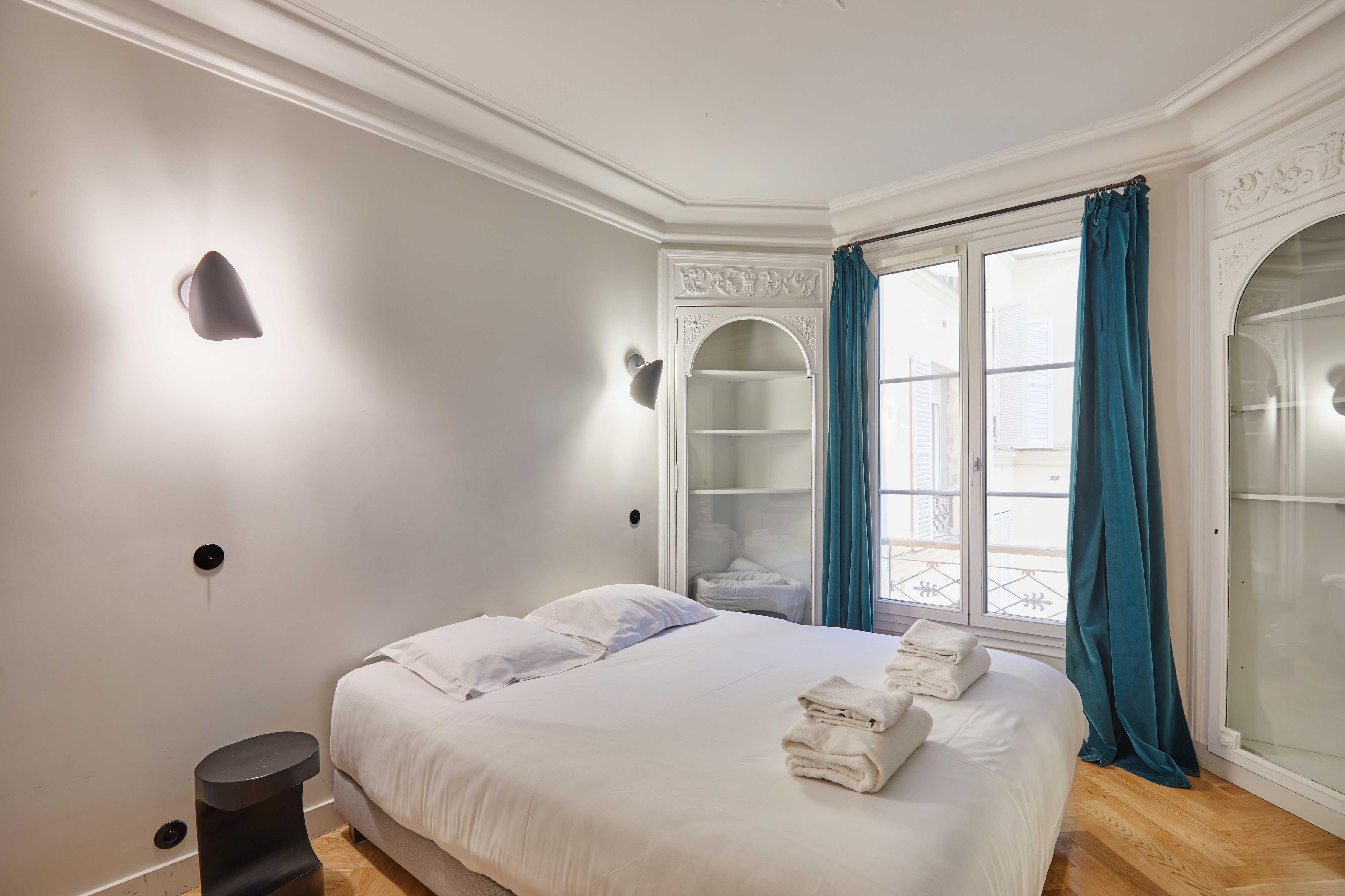 Magnificent apartment - 3BR/ 8P - Batignolles - Tap to explore photos