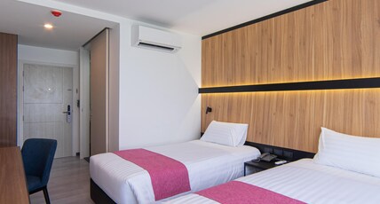 Gate43 airport hotel Room Type - Deluxe Twin room with lake view Gate43 airport hotel Room Type - Deluxe Twin room with lake view