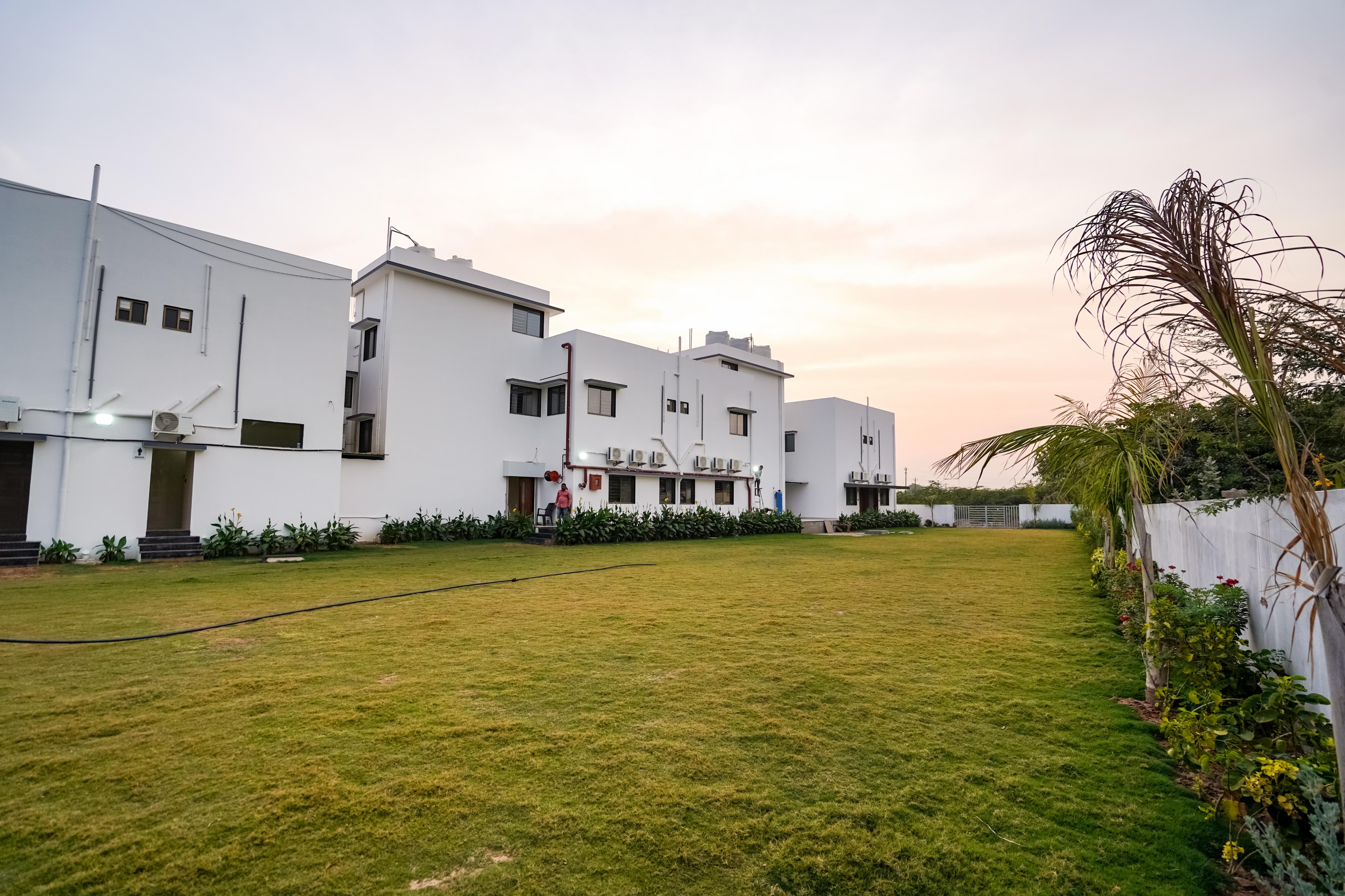 HOTEL THE DEVRAJ PALACE ( 100 METERS FROM BHUJ RAILWAY STATION ) - Tap to explore photos