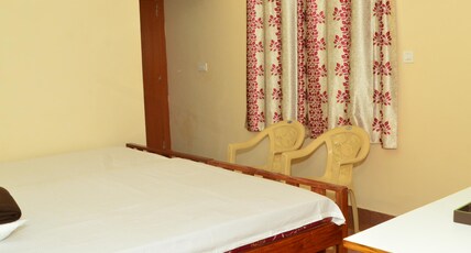 STAYMAKER Sunny's Serenity Room Type - Deluxe Room AC