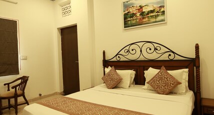 Hotel CASA by the lake Room Type - Deluxe King Hotel CASA by the lake Room Type - Deluxe King