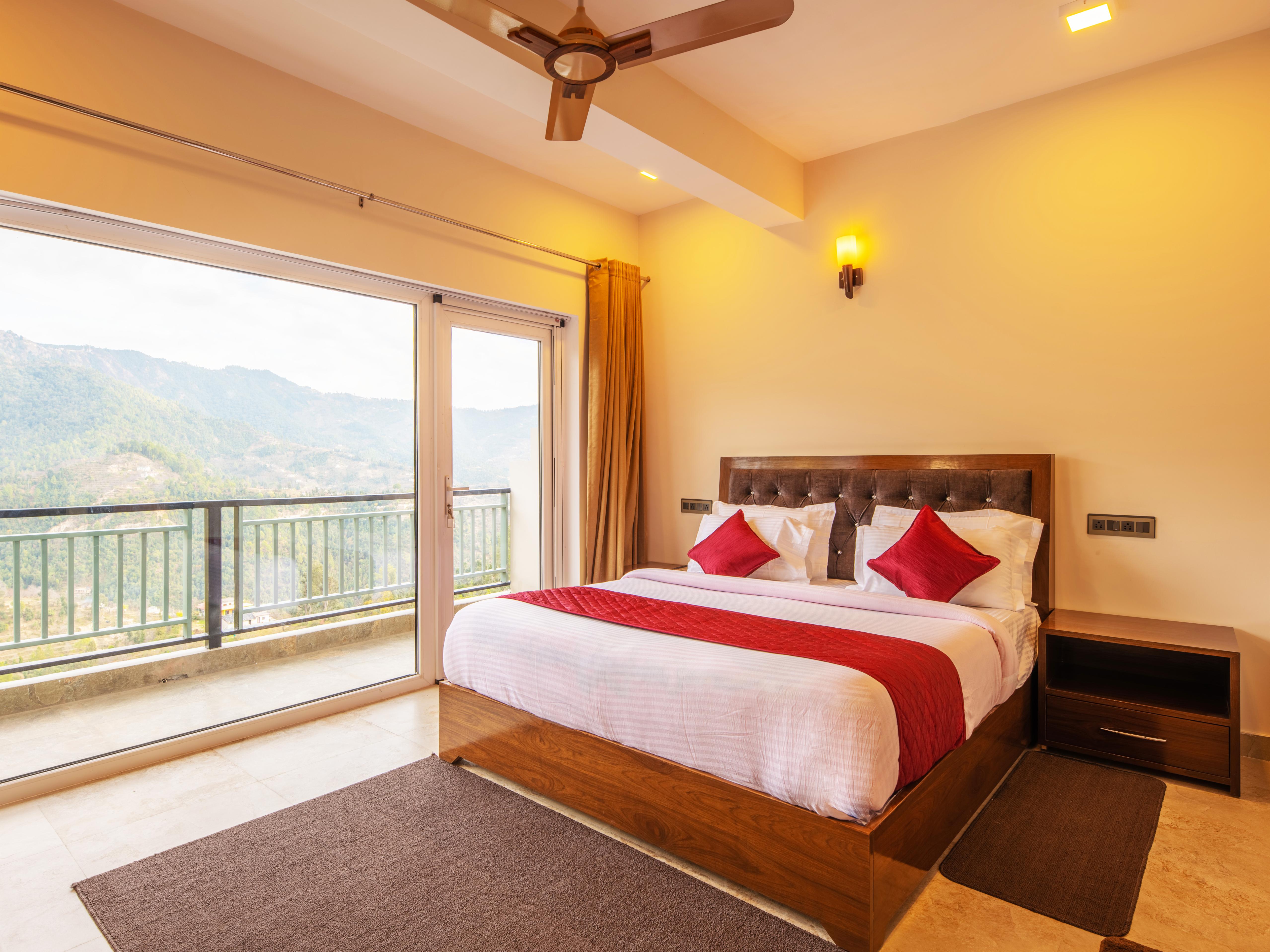Captains Paradise Room Type - Deluxe Room with Balcony and Mountain View