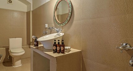 Krishna Vilas Heritage Home Room Type - Deluxe Twin Janmara
