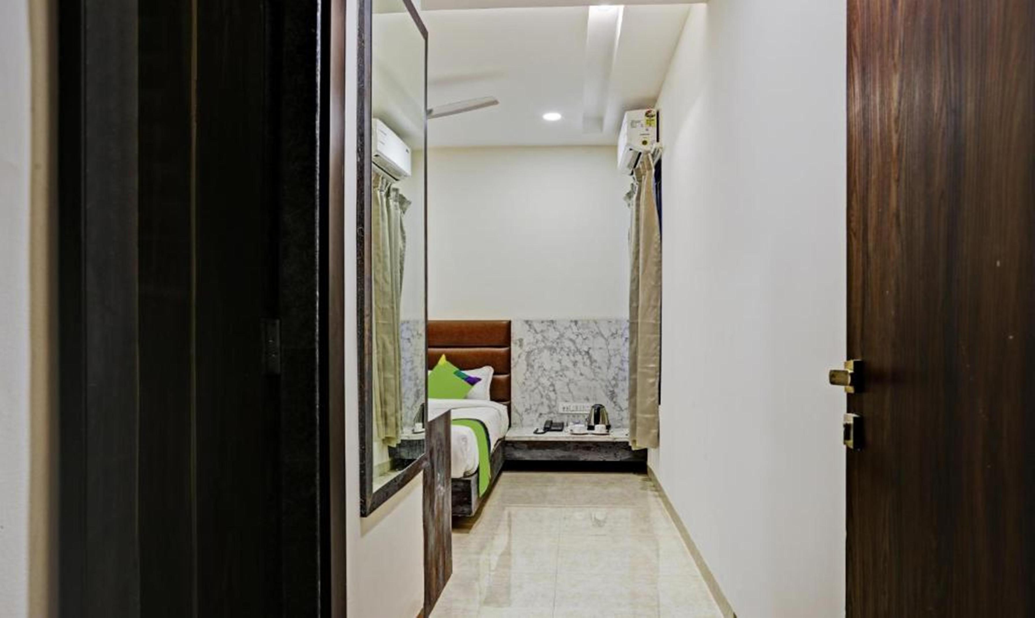 Hotel Yuvraj Palace - Tap to explore photos