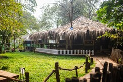 Lakeside Boheme Inn | Rooms & Tents