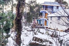 Sahni's Foggy Hills HomeStay