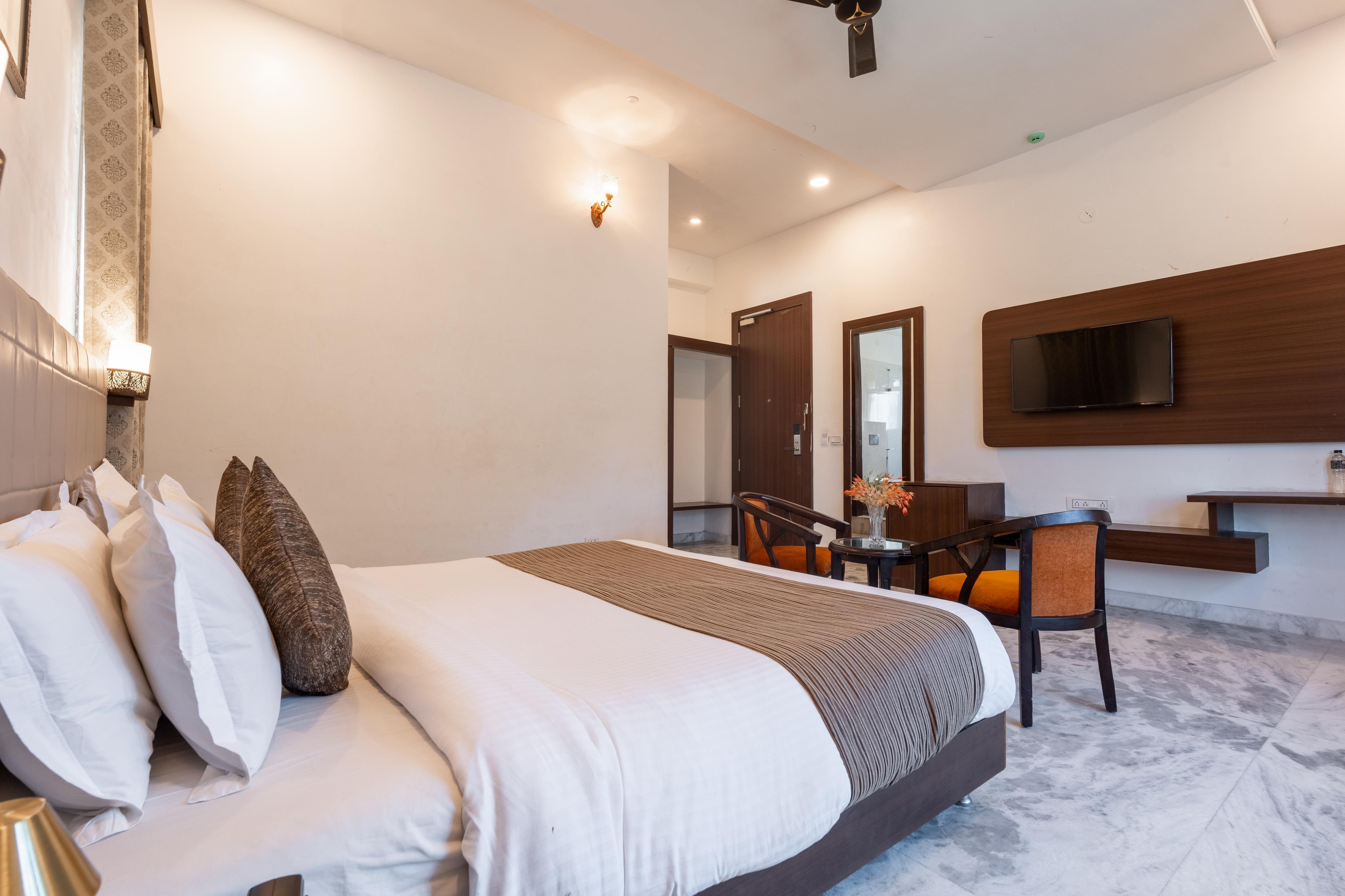Arista Luxury Resort - Tap to explore photos