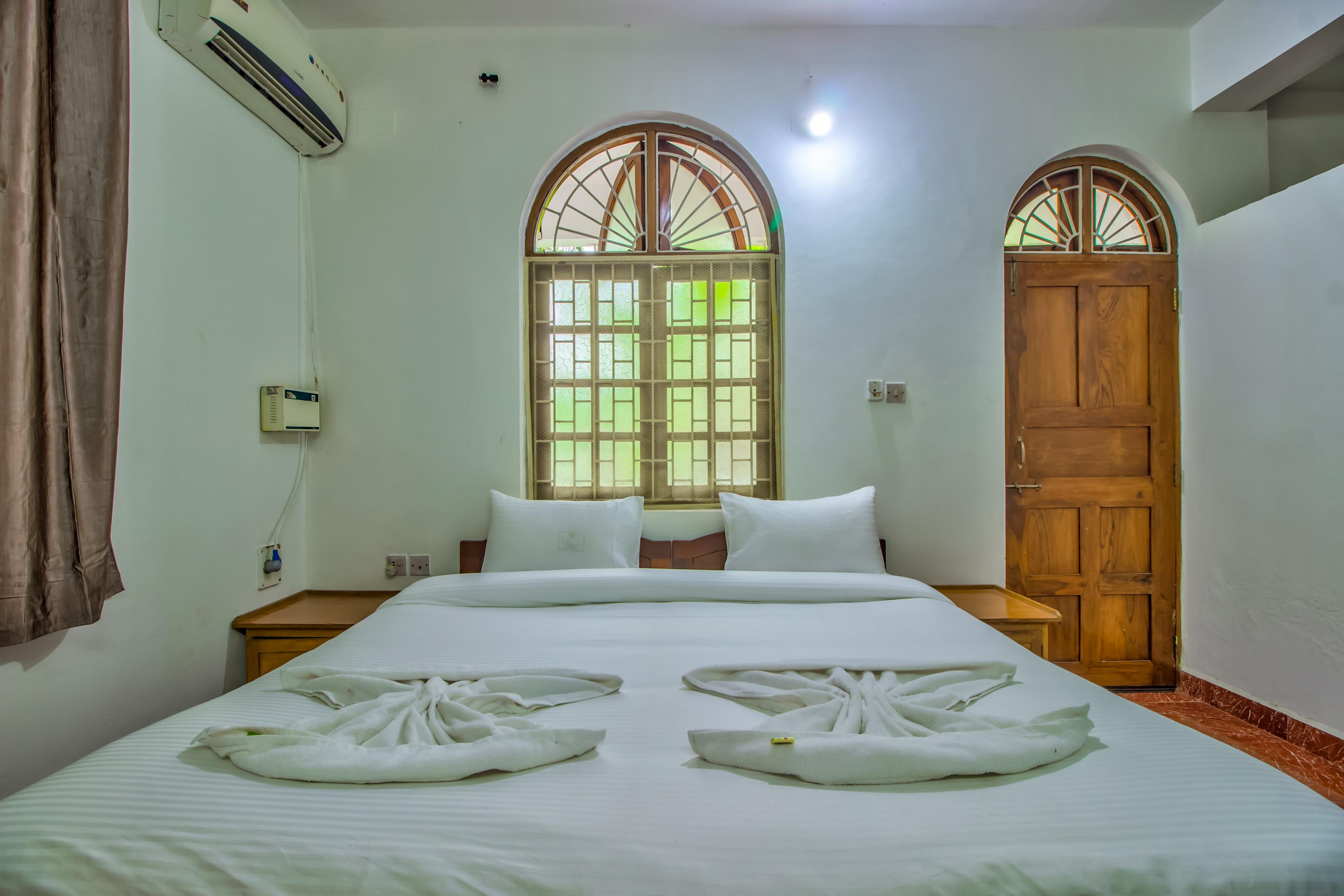 Antonio's Studio Room Candolim - Tap to explore photos