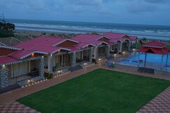 LLOYDS BEACH RESORT