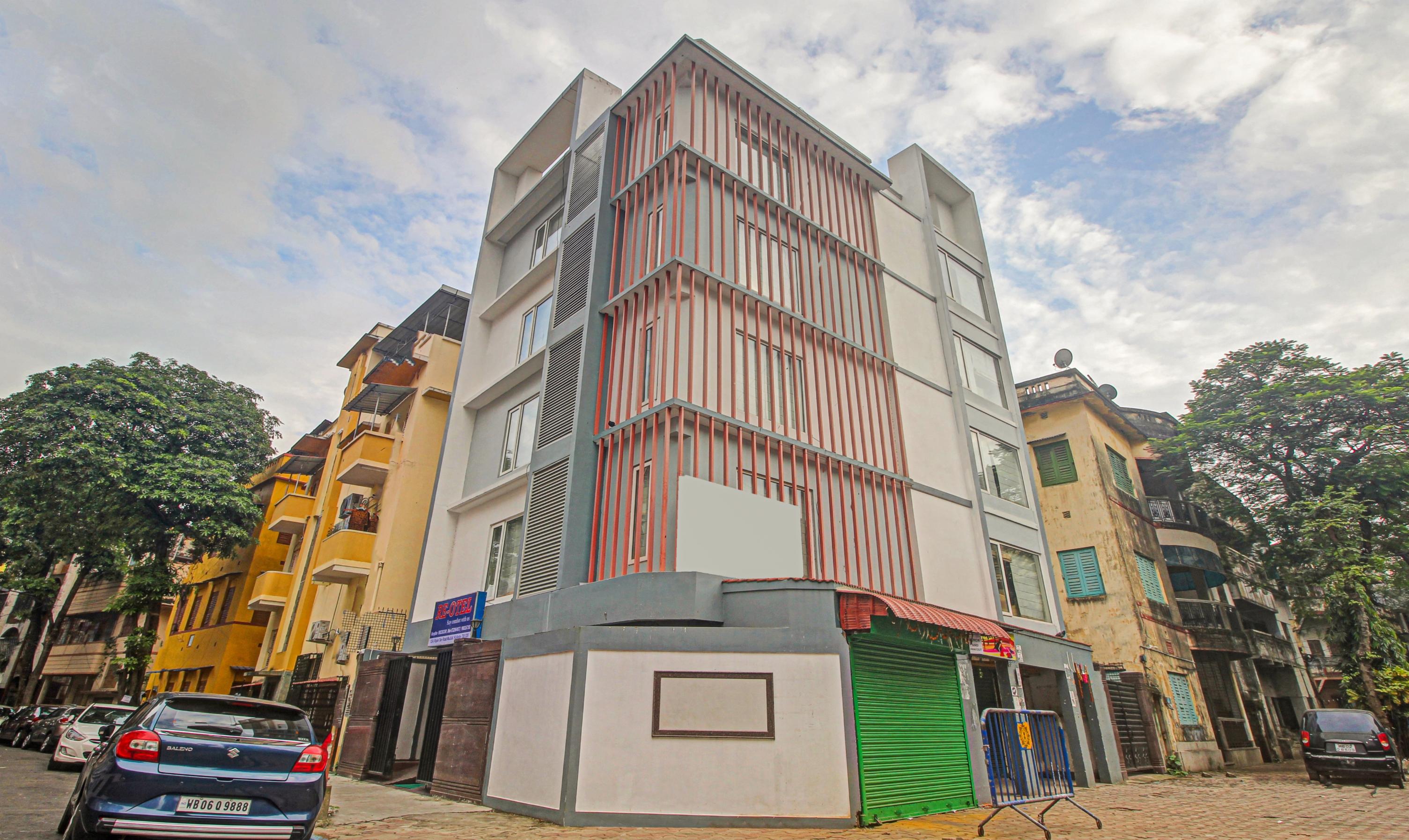 Itsy Hotels Reotel Near Rabindra Sarobar - Tap to explore photos