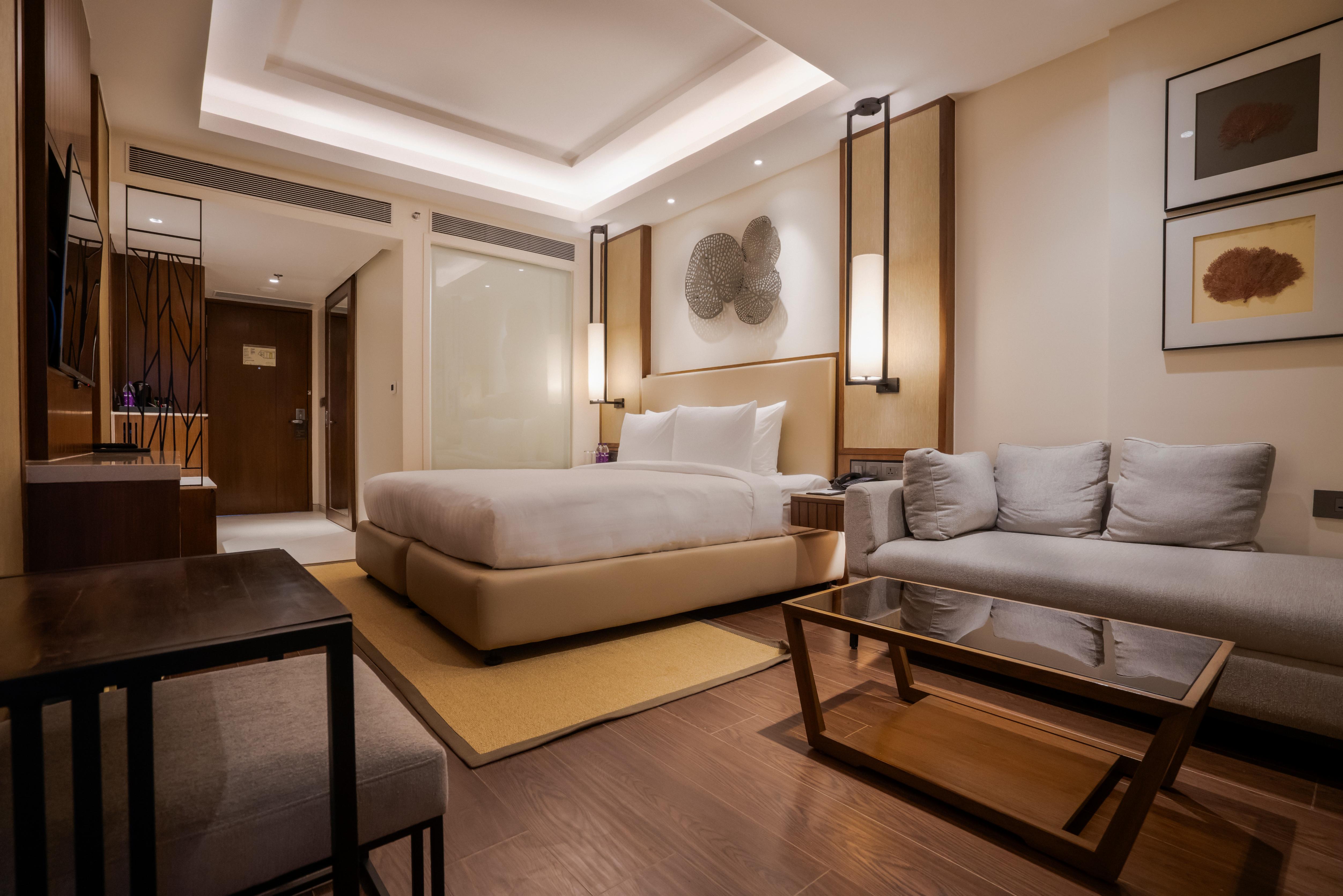 Courtyard by Marriott Mahabaleshwar Room Type - One Bedroom Signature Suite, King Bed, Valley View, Balcony