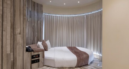 HOTEL DE GLANCE Room Type - AZURE ROOM