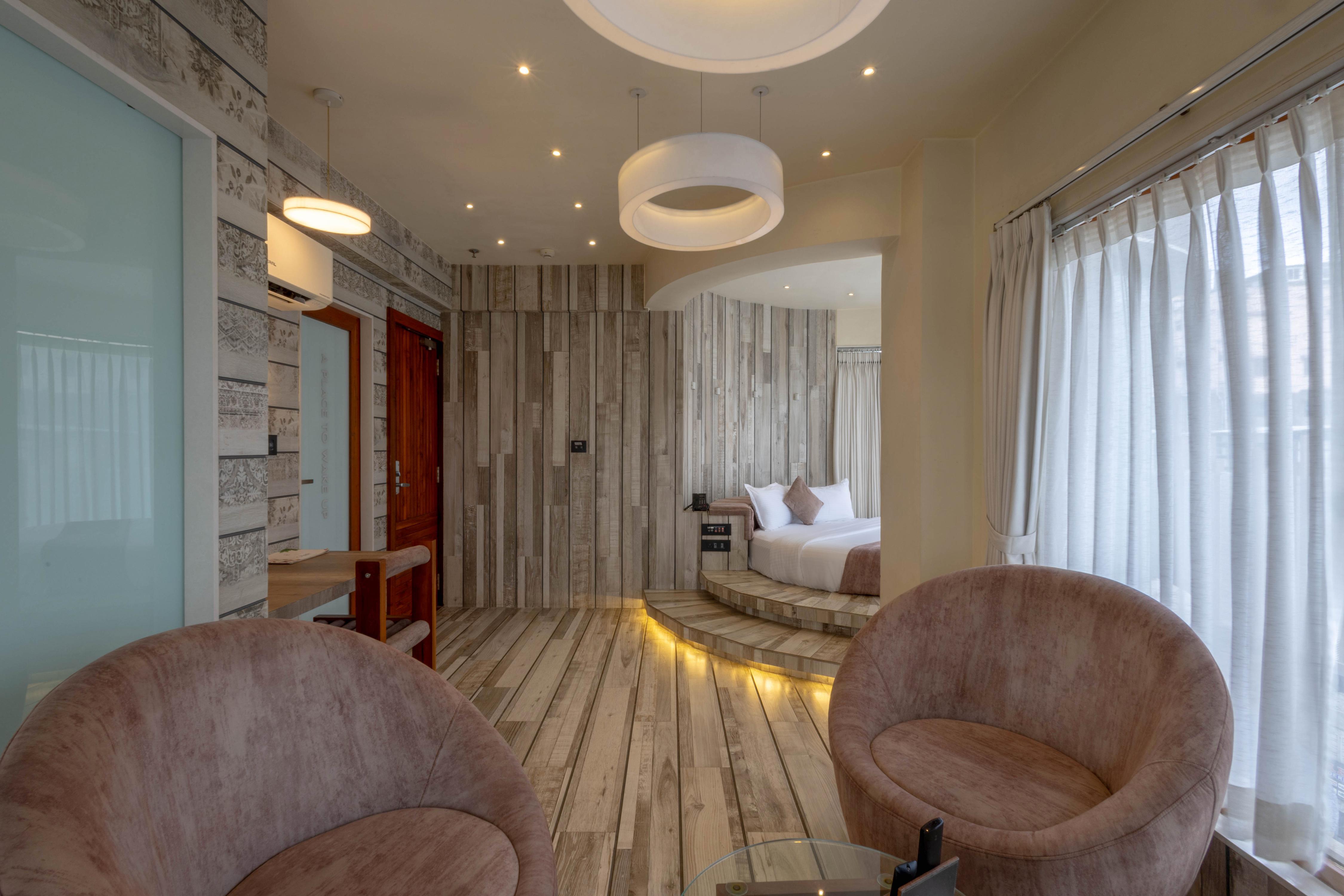 HOTEL DE GLANCE - Tap to explore photos