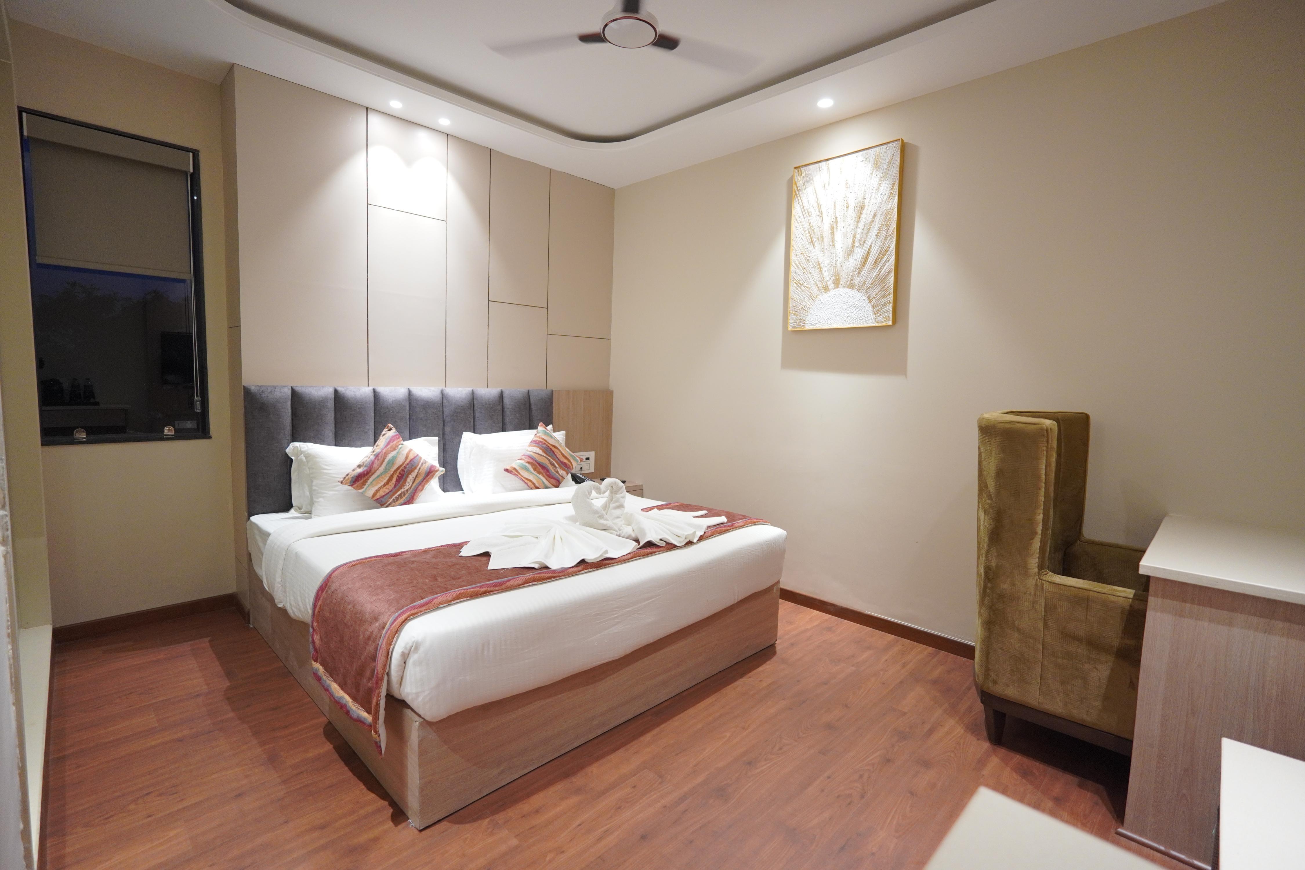 Hotel BR GRAND | 2KM FROM GOLDEN TEMPLE Room Type - SUPER DELUXE ROOM