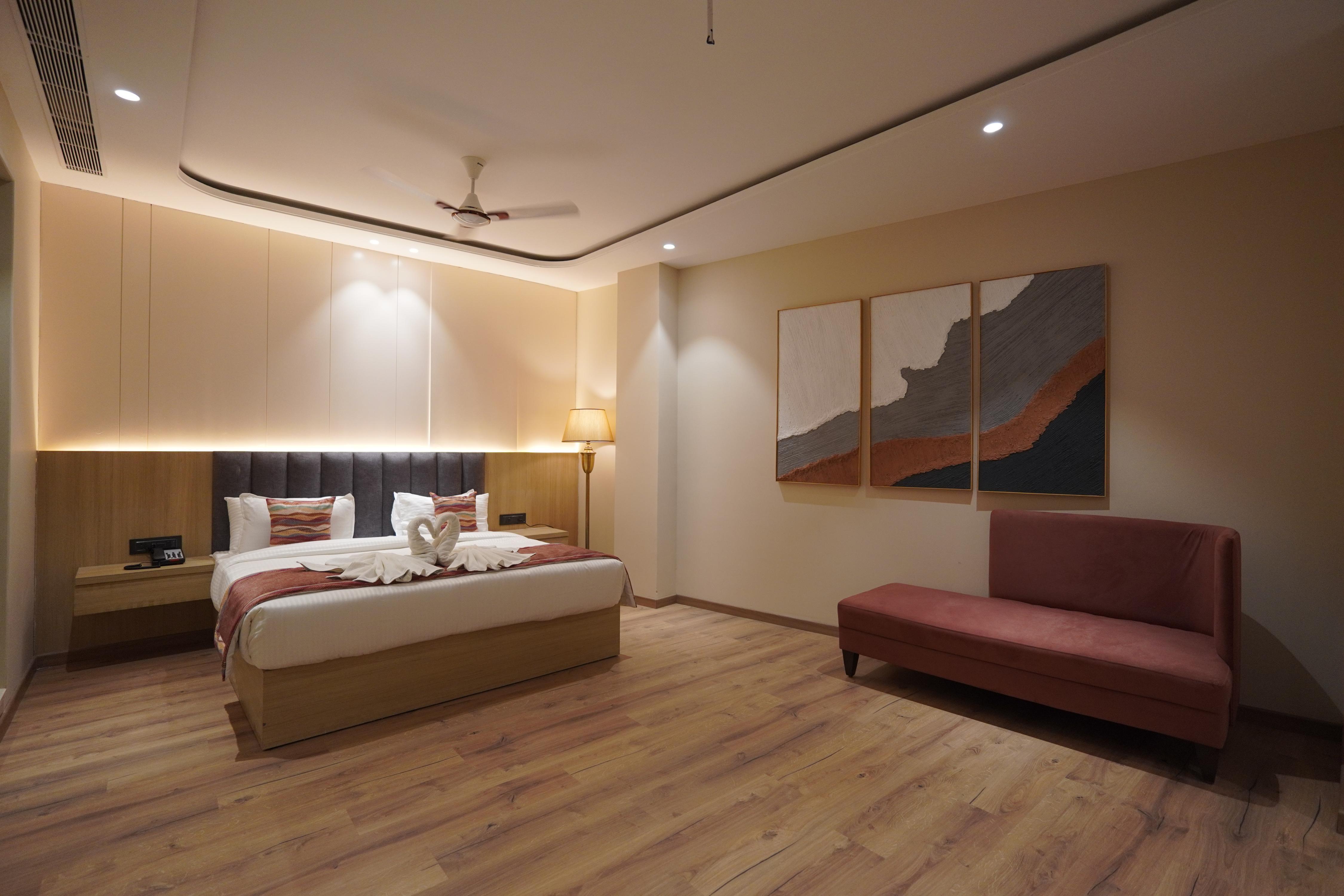 Hotel BR GRAND | 2KM FROM GOLDEN TEMPLE - Tap to explore photos