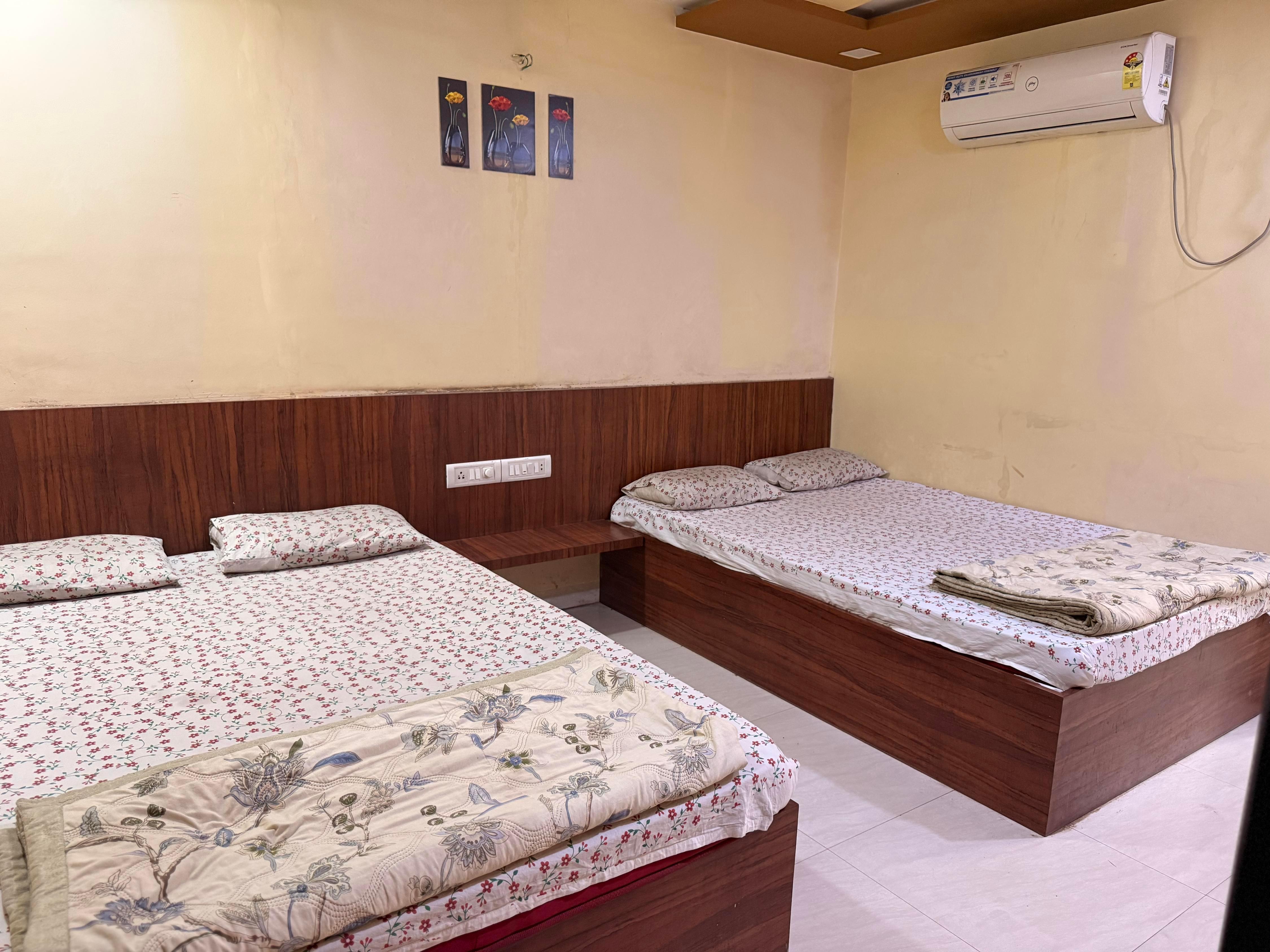 Abhijit Lodge Room Type - Deluxe Family Room
