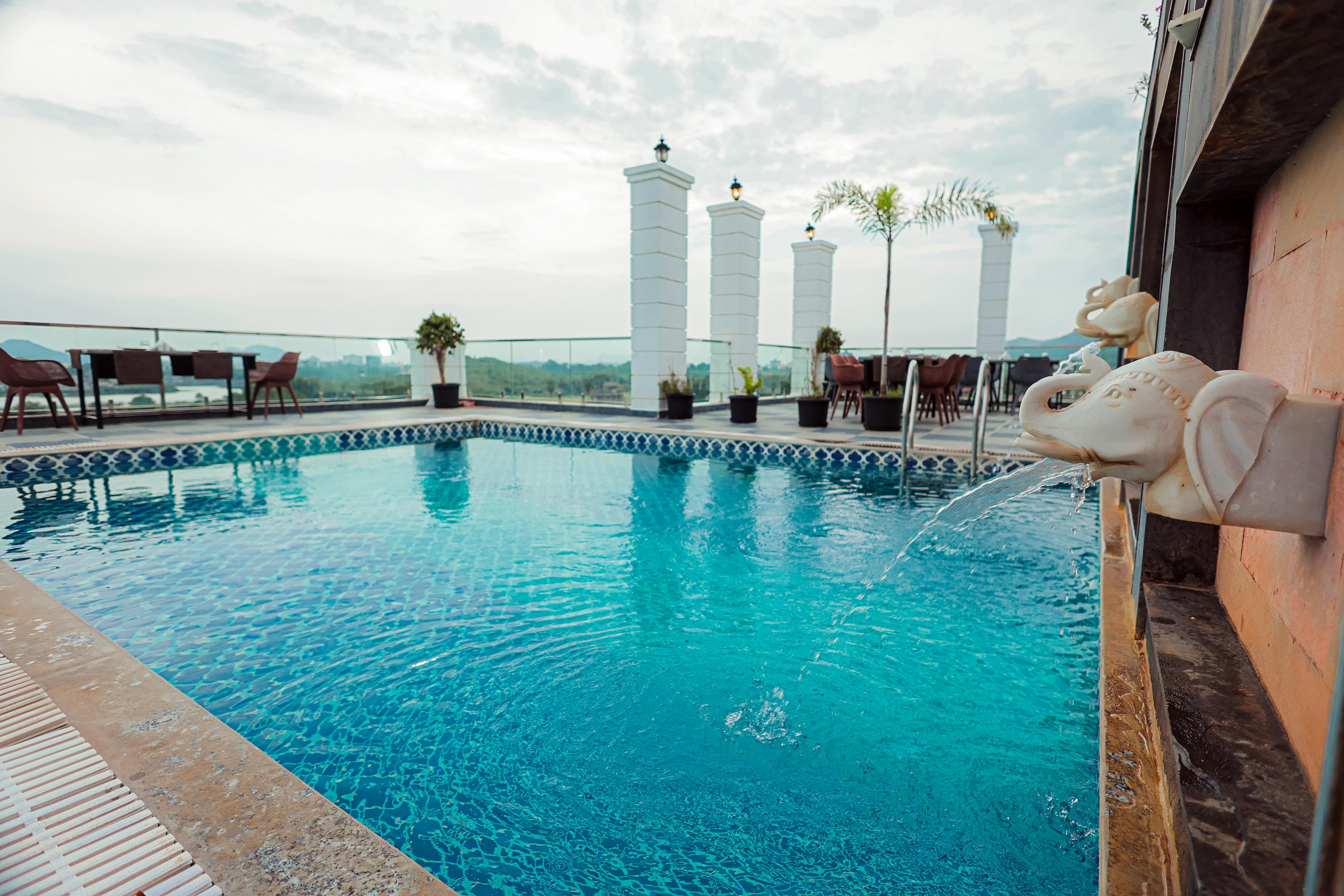 Revaas Lake View Boutique Hotel