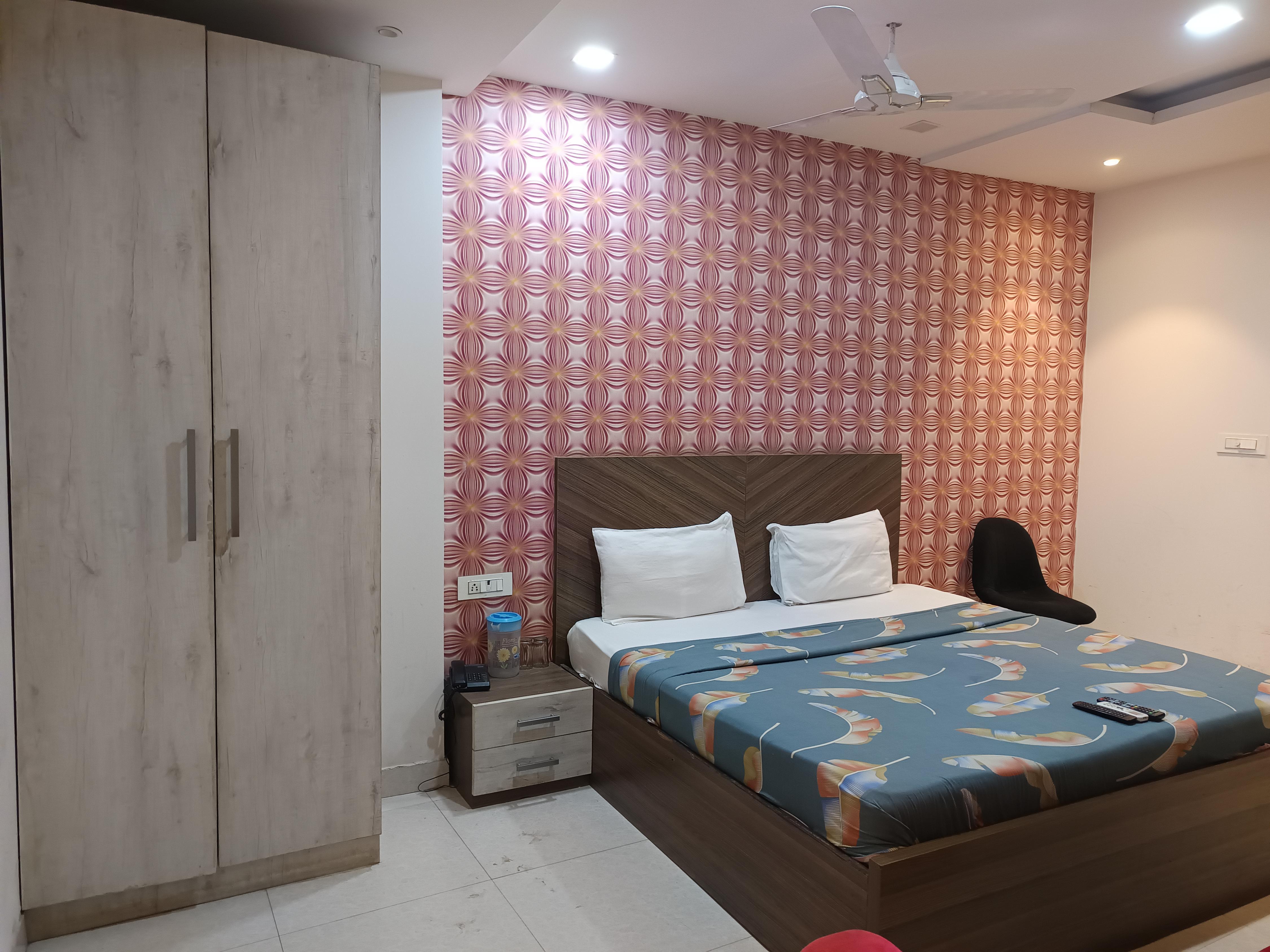 Hotel Le Heritage @Nizamuddin Railway Station - Tap to explore photos