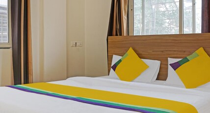 Itsy Hotels AY Plus Hotels Room Type - Standard Room