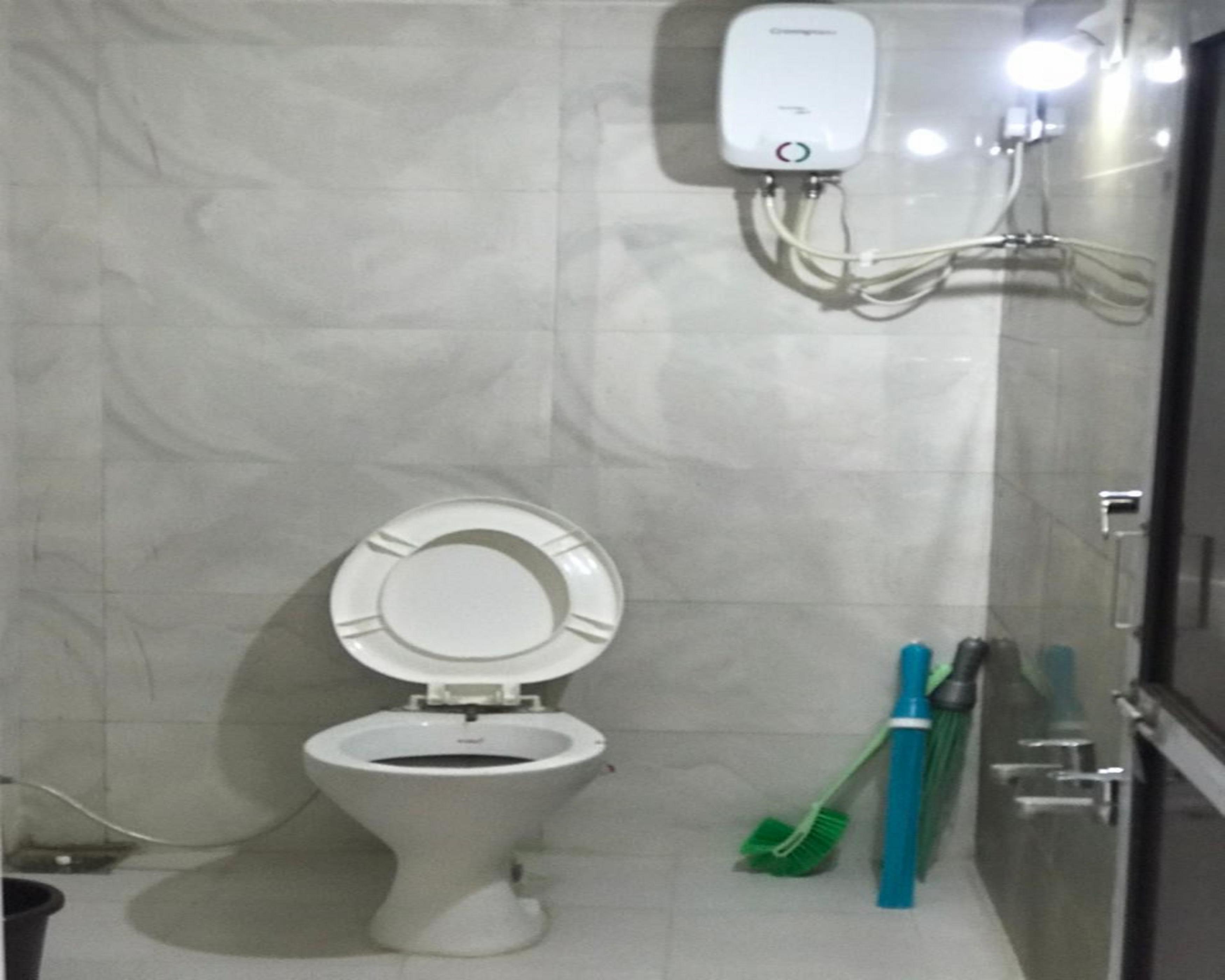 shree Jalaram homestay - Tap to explore photos