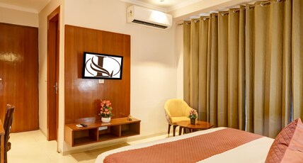 Limewood Stay Oasis - Golf Course Road Room Type - Super Deluxe Room With Balcony