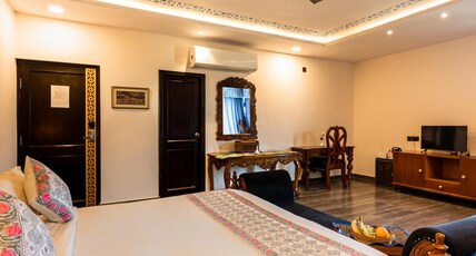 Chronicles by WSI - Near the Lake Pichola Udaipur Room Type - Lake view Royal Suite with Bathtub Chronicles by WSI - Near the Lake Pichola Udaipur Room Type - Lake view Royal Suite with Bathtub