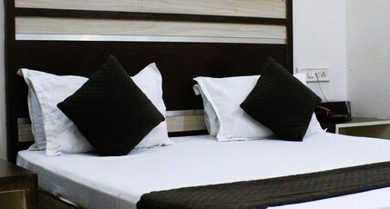 Hotel Midland(Pandri)- Opp. Old Bus Stand Room Type - Deluxe Ac