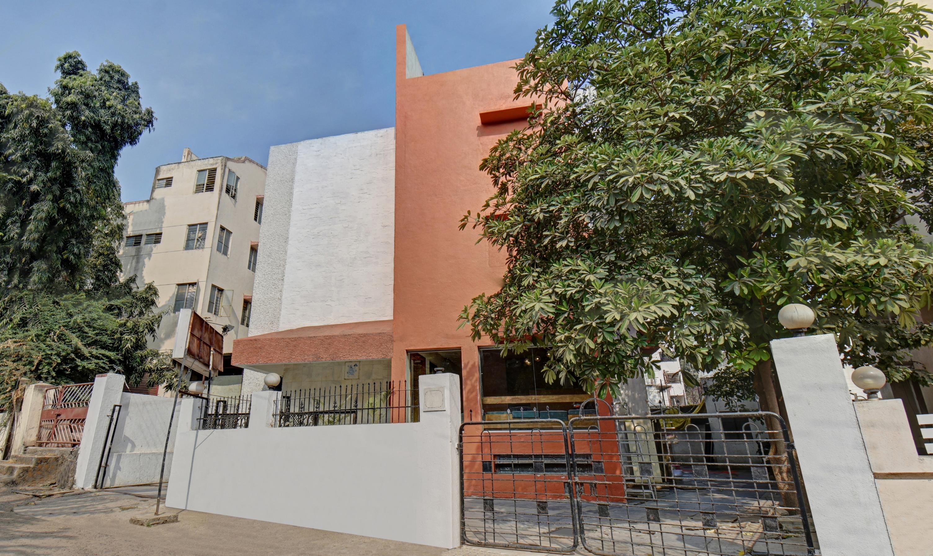 Itsy Hotels Shivshakti - Tap to explore photos