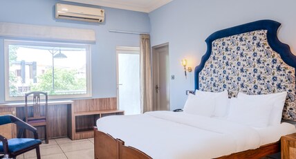 Girisadan - A City Centre Boutique Hotel Room Type - Executive King Room With Balcony