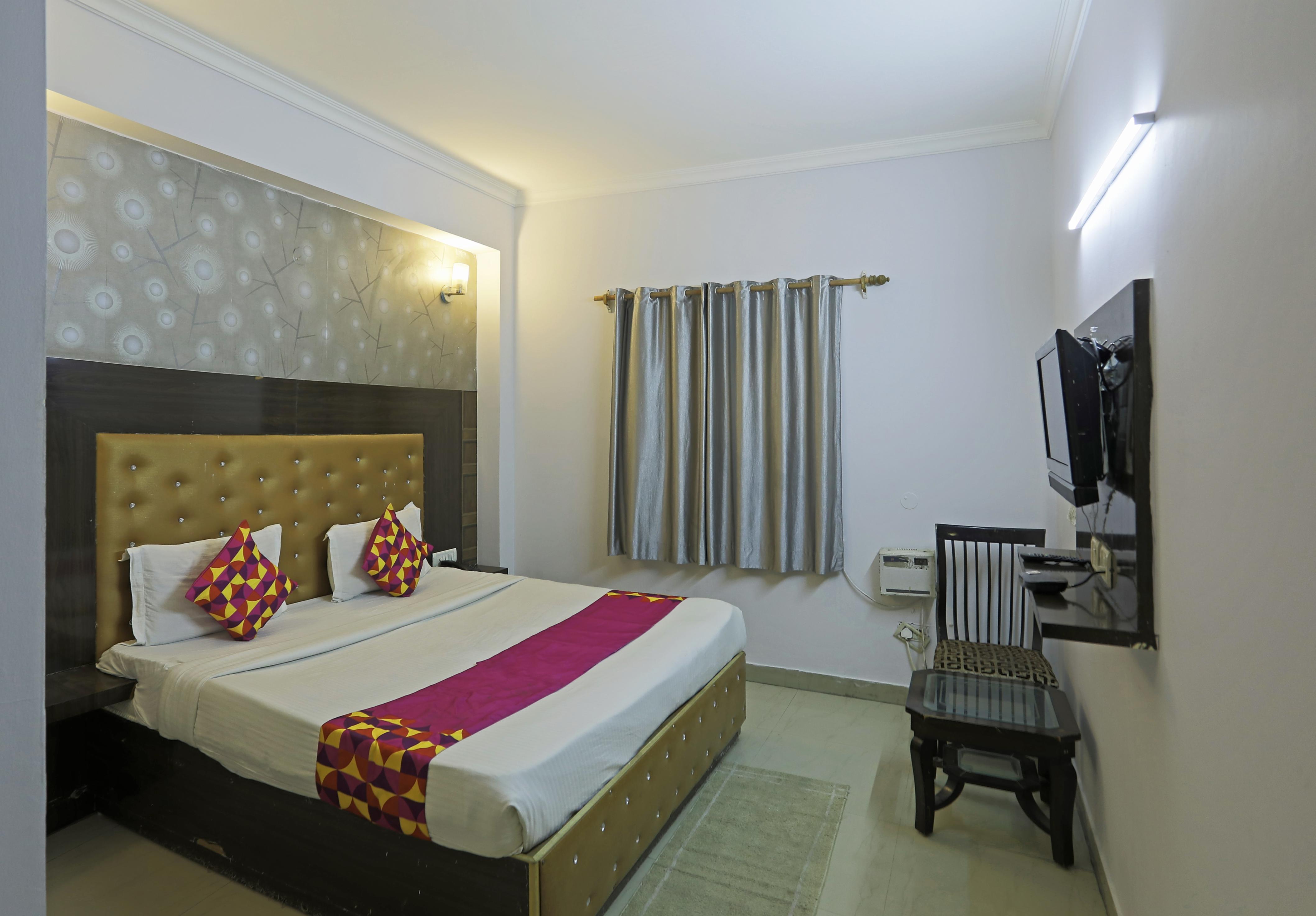 Hotel Link @ Delhi IGi Airport Main Road - Tap to explore photos