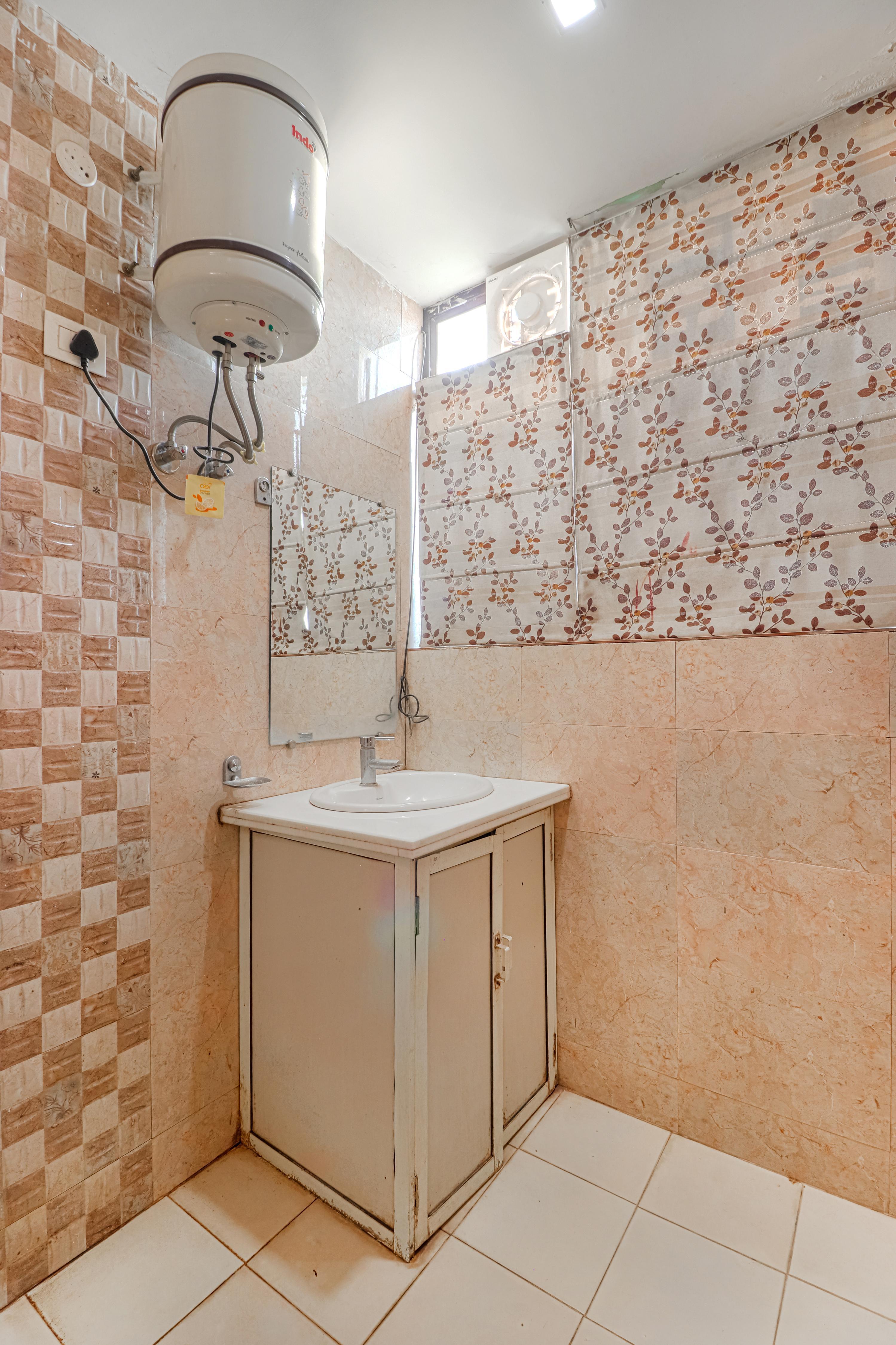 Hotel Amishi Near Shantikunj Haridwar - Tap to explore photos