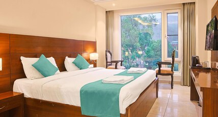 Hotel Green - Behind Parmarth Niketan Room Type - Executive King Room with Mountain View