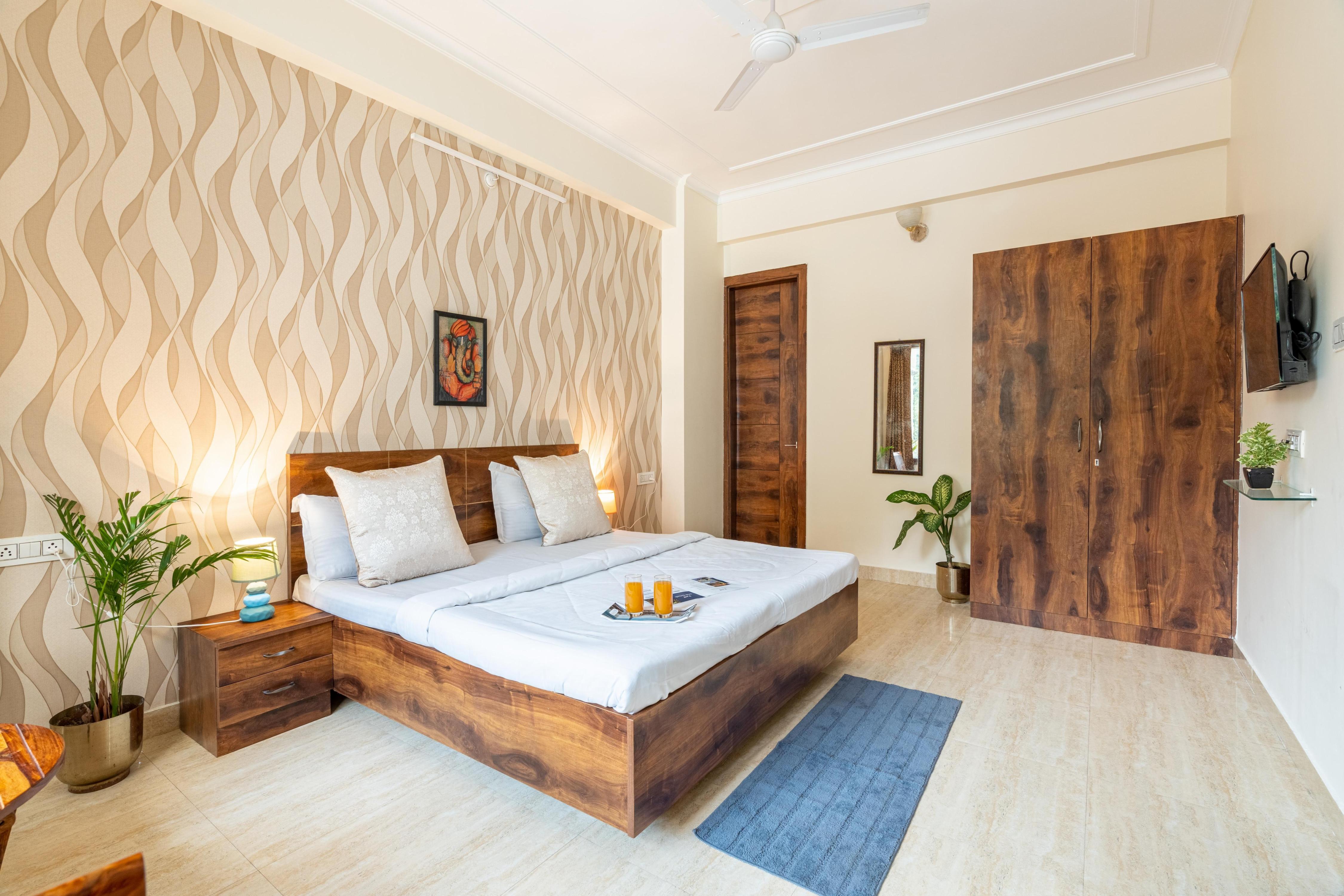 Homlee-Jumbo 1BHK-2 ACs- Parking-Lift-Tapovan - Tap to explore photos