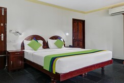 Itsy Hotels The Waters Edge Beach Resort