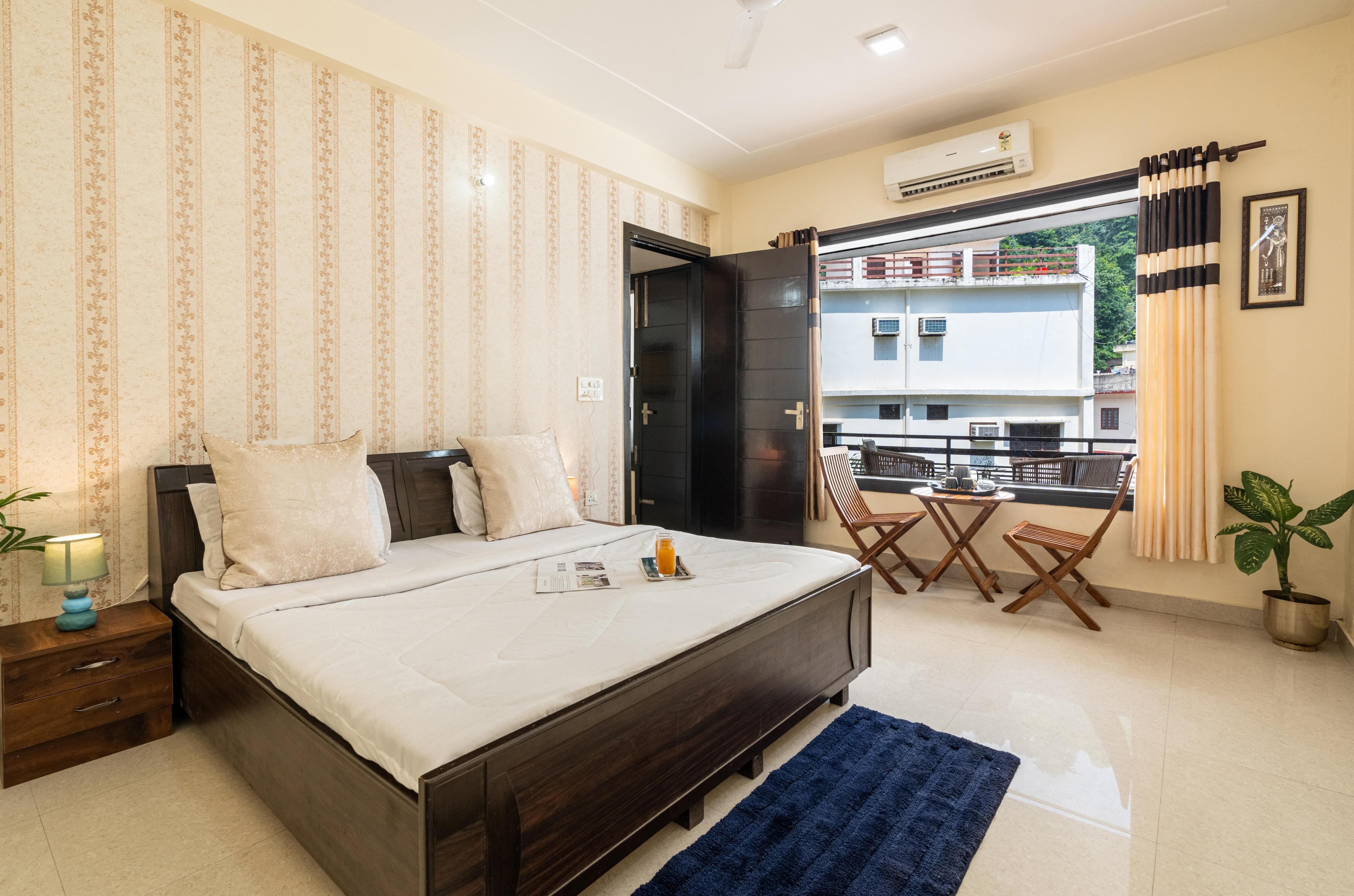 Homlee-Deecon-Large 1BHK-2 AC-Parking-Lift-Tapovan - Tap to explore photos
