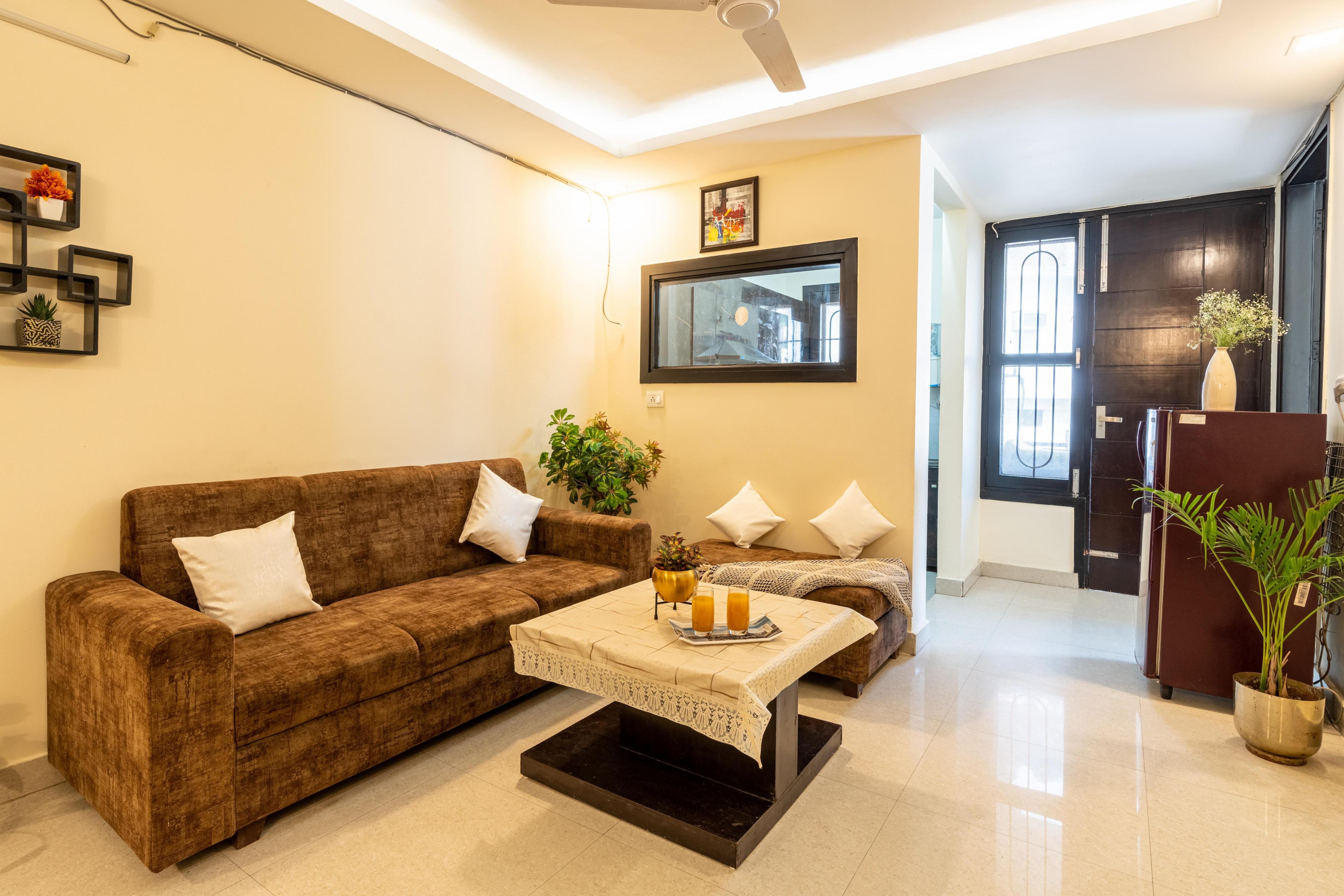 Homlee-Deecon-Large 1BHK-2 AC-Parking-Lift-Tapovan - Tap to explore photos