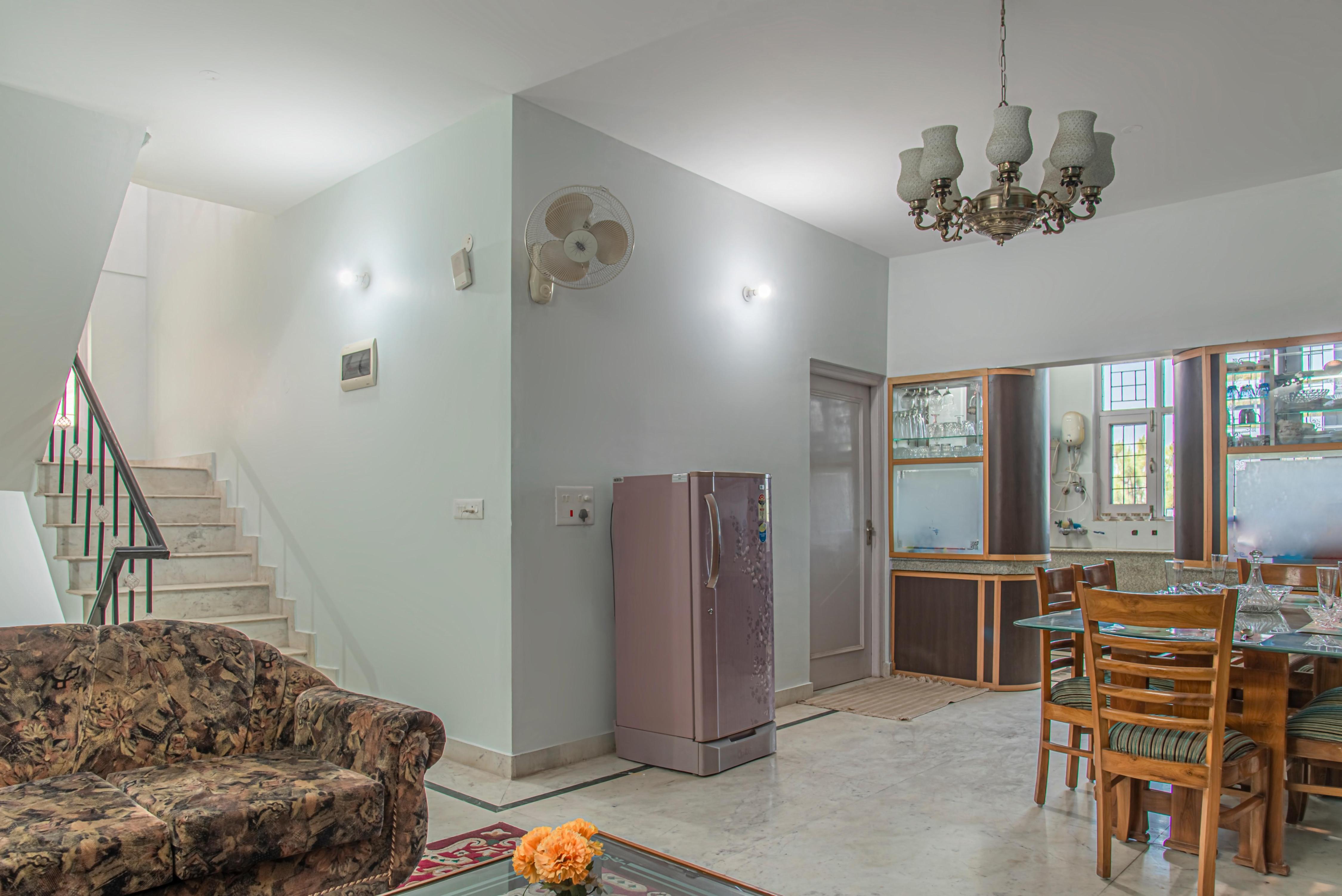 Daffy Alone- 3BHK Apartment - Tap to explore photos