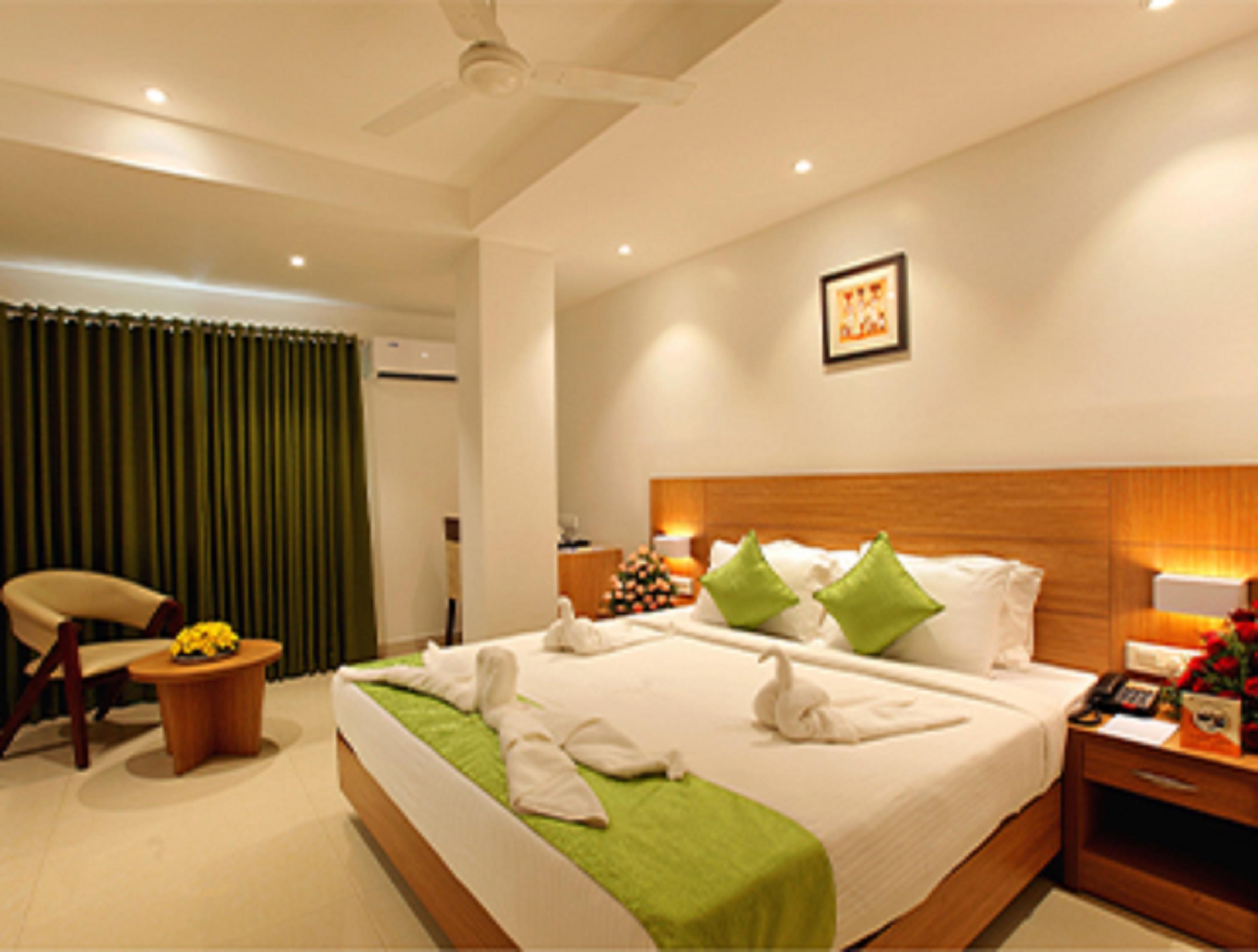 Arcadia Magnet - Tap to explore photos