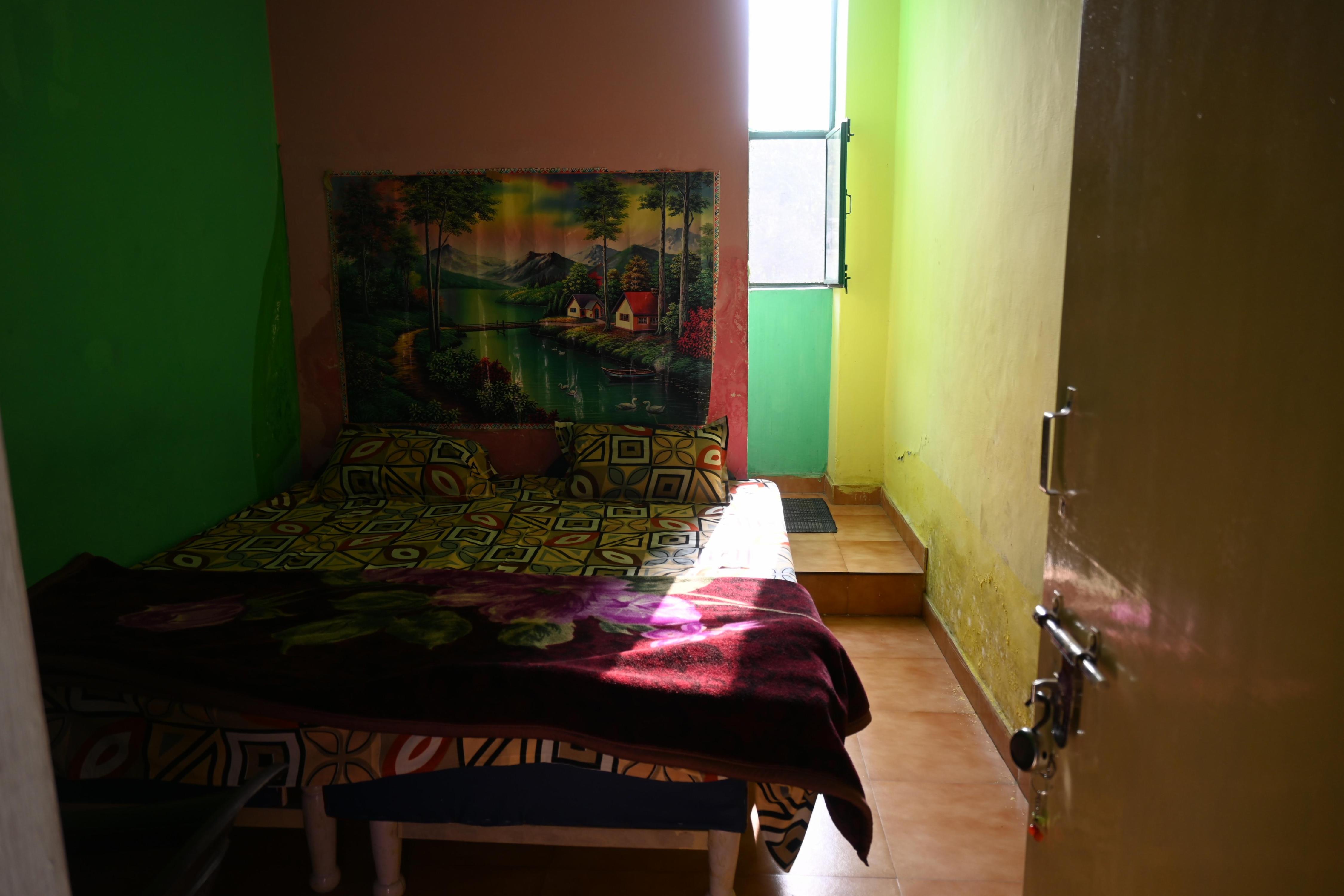 Krishna paying guest house Room Type - Room no. 3