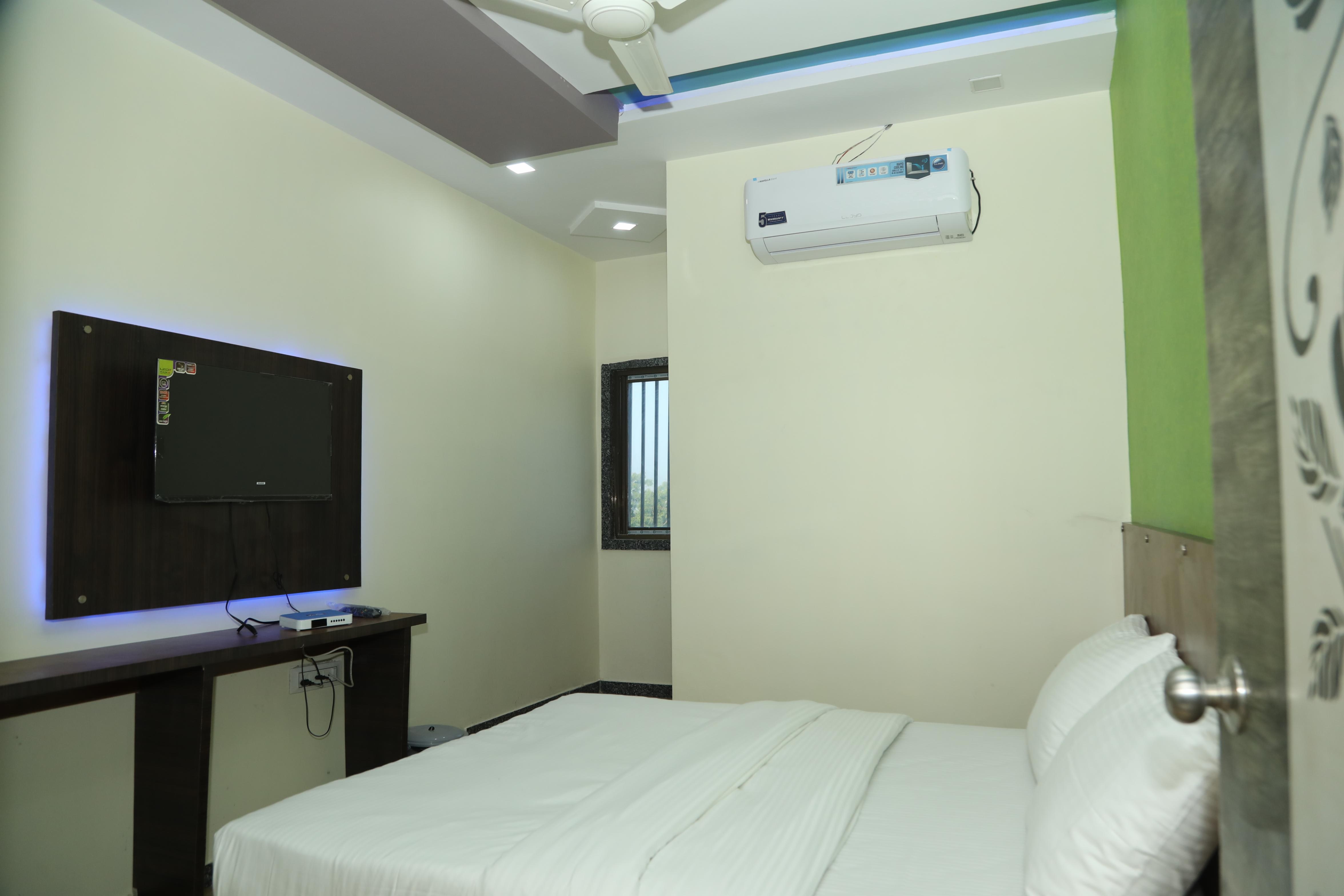 Hotel Giriraj Room&restro - Tap to explore photos