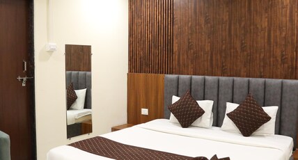 HOTEL JMS INN Room Type - Deluxe Room
