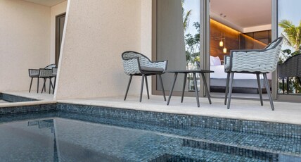 Hilton Cancun, an All-Inclusive Resort Room Type - SWIM UP 1 KING