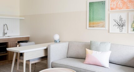 Hampton by Hilton Grand Cayman Room Type - 1 QUEEN BEDROOM STUDIO