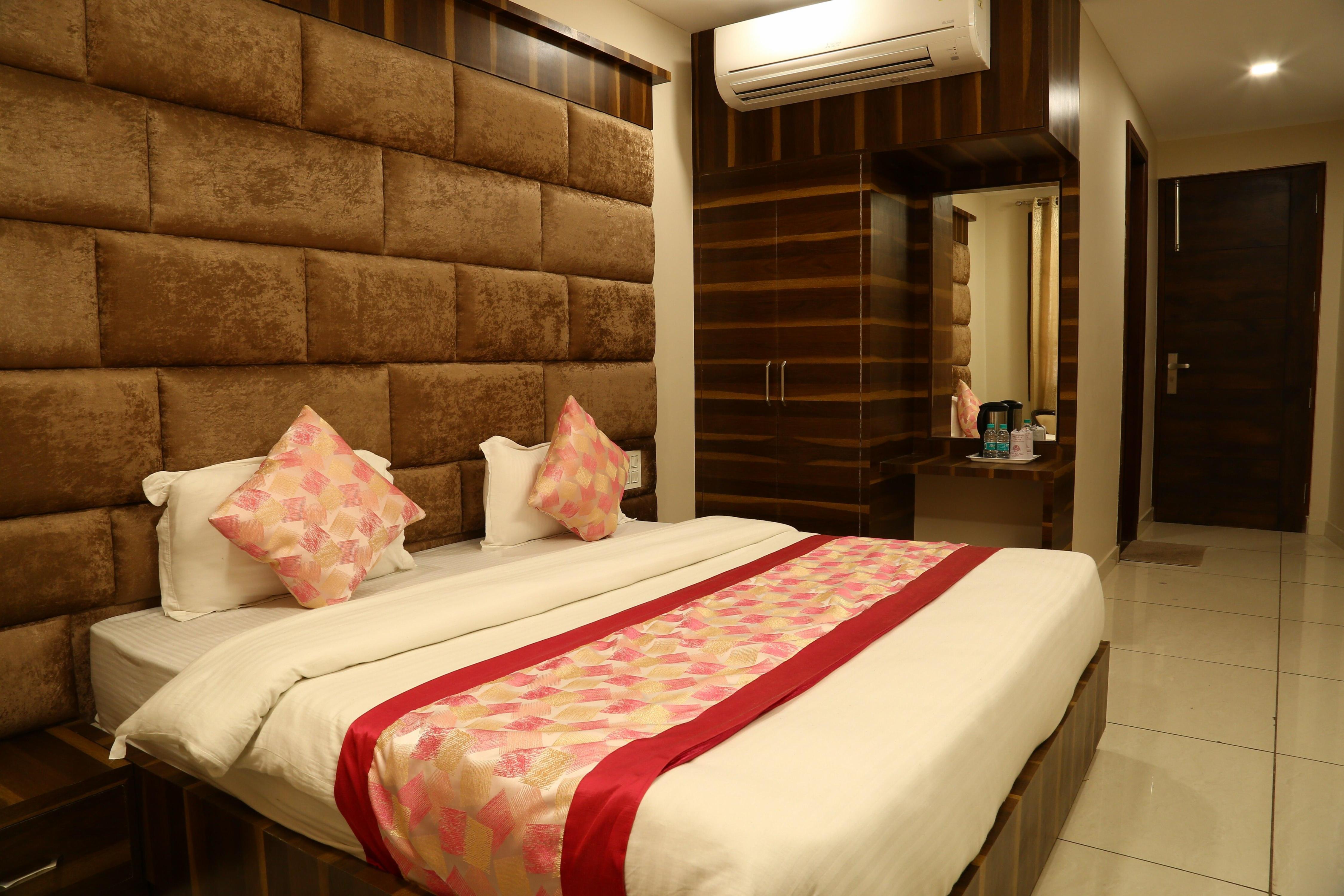 Hotel Kush Ganga @ Har Ki Pauri - Tap to explore photos