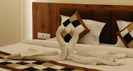 Hotel Landmark Room Type - DELUXE ROOM .
