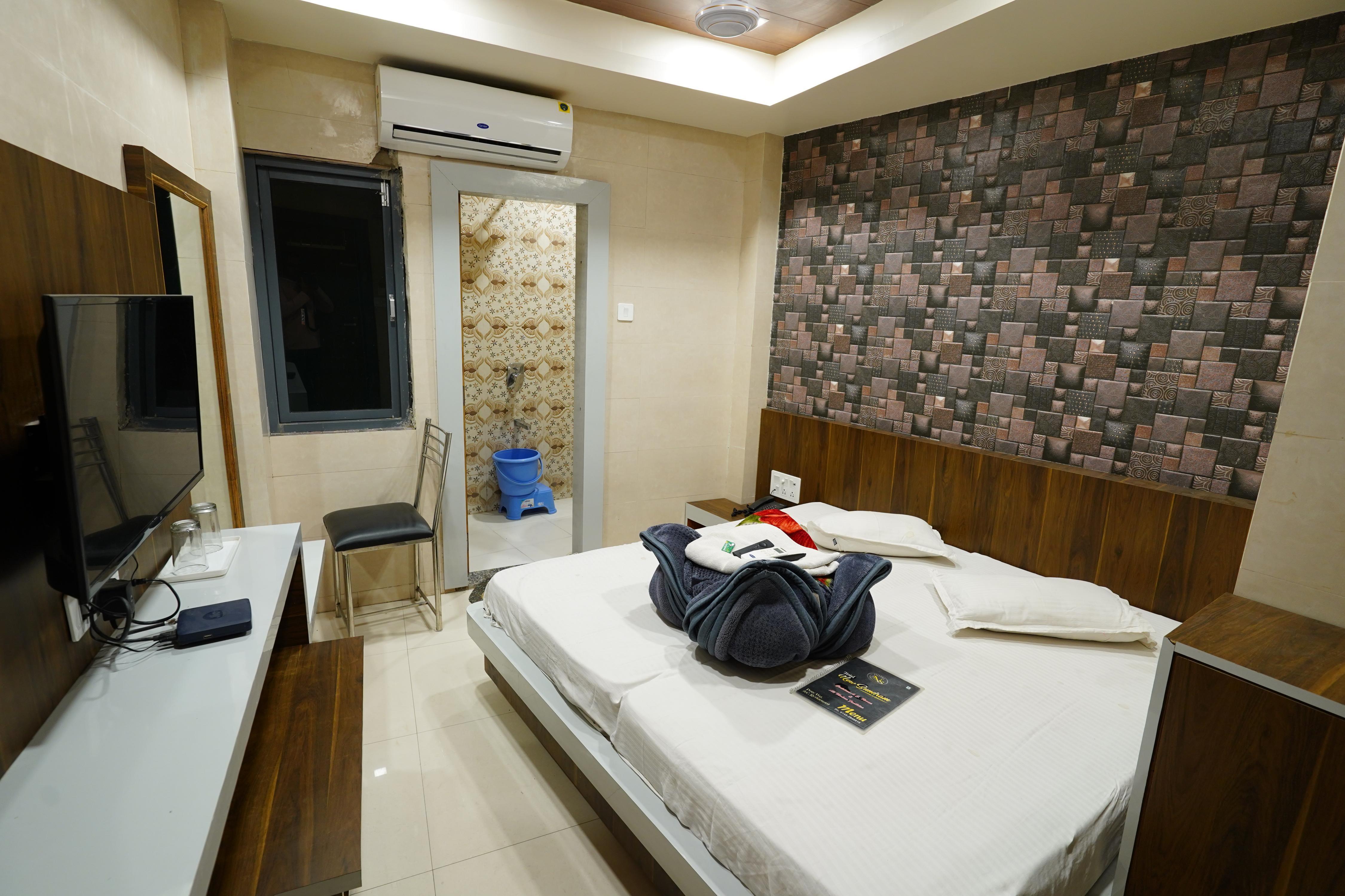 Hotel New Sundaram Room Type - Deluxe Double Bed AC Room