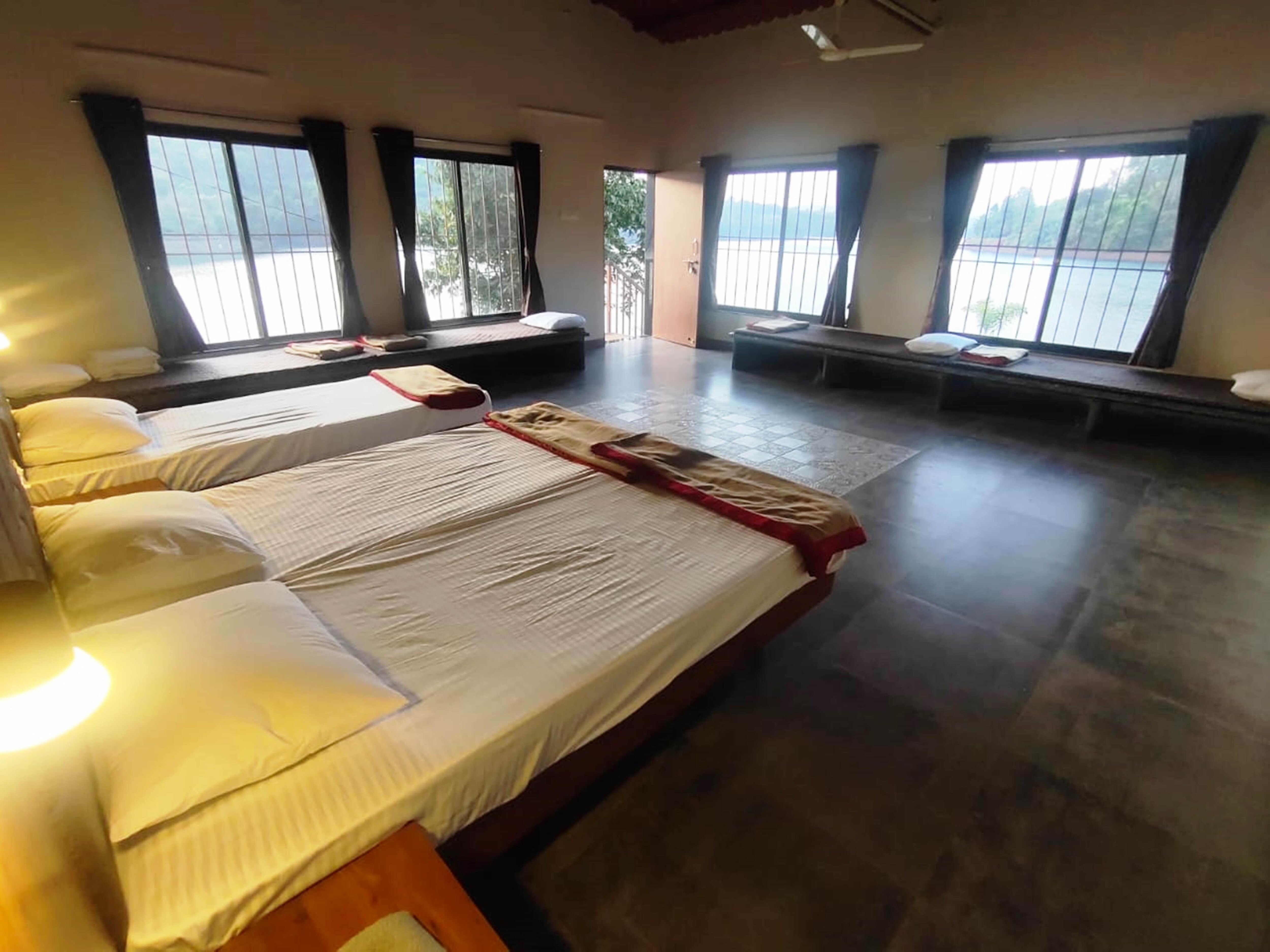 Viva Andur - Tap to explore photos