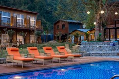 juSTa Luxe Rasa Retreat & Spa (Closest Luxury Resort to Neelkanth Temple)