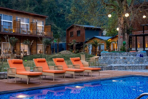 juSTa Luxe Rasa Retreat & Spa (Closest Luxury Resort to Neelkanth Temple)